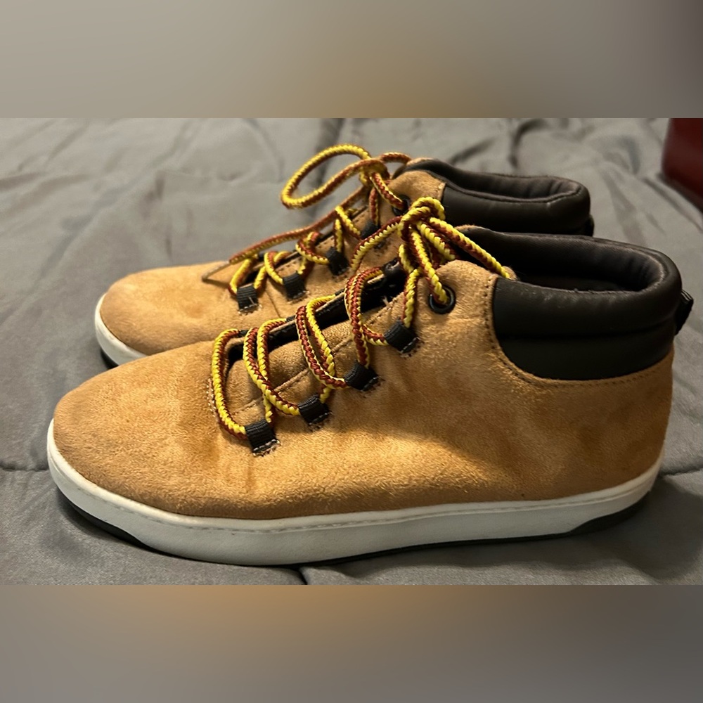 EUC Little Boy’s Carter’s Tan Brown Suede Laced Winter Boots - Size 2 Youth